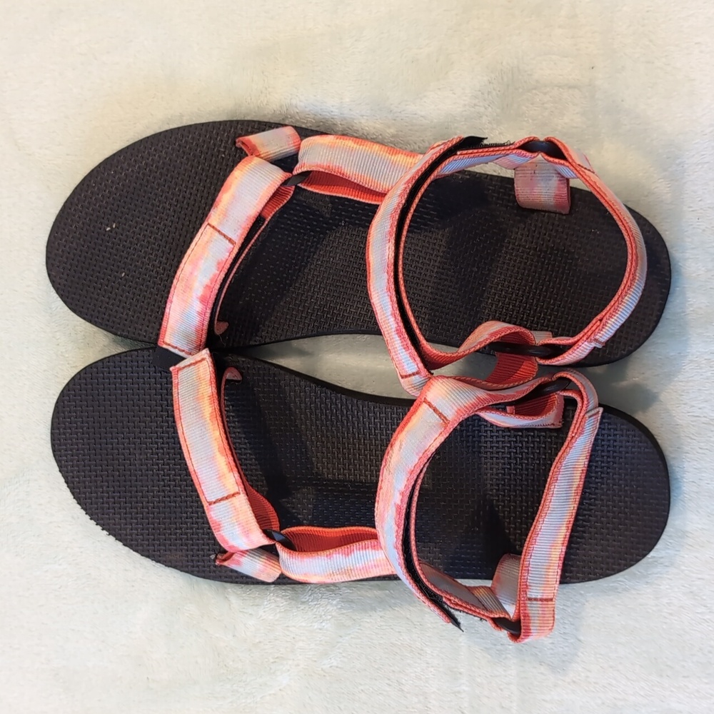 Teva 10 women strappy sandals